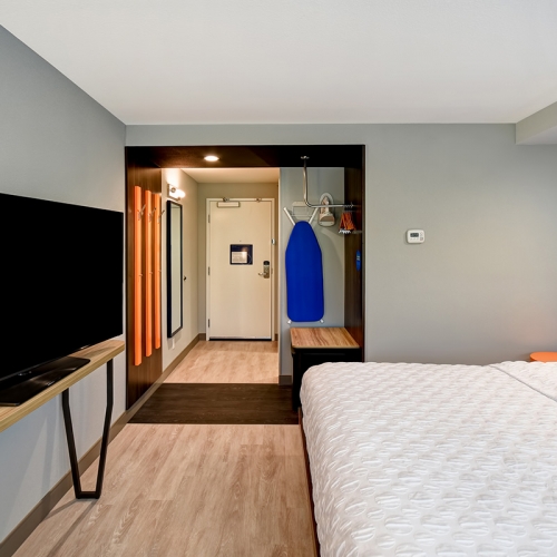 Tru by Hilton King | Deadwood Hotels